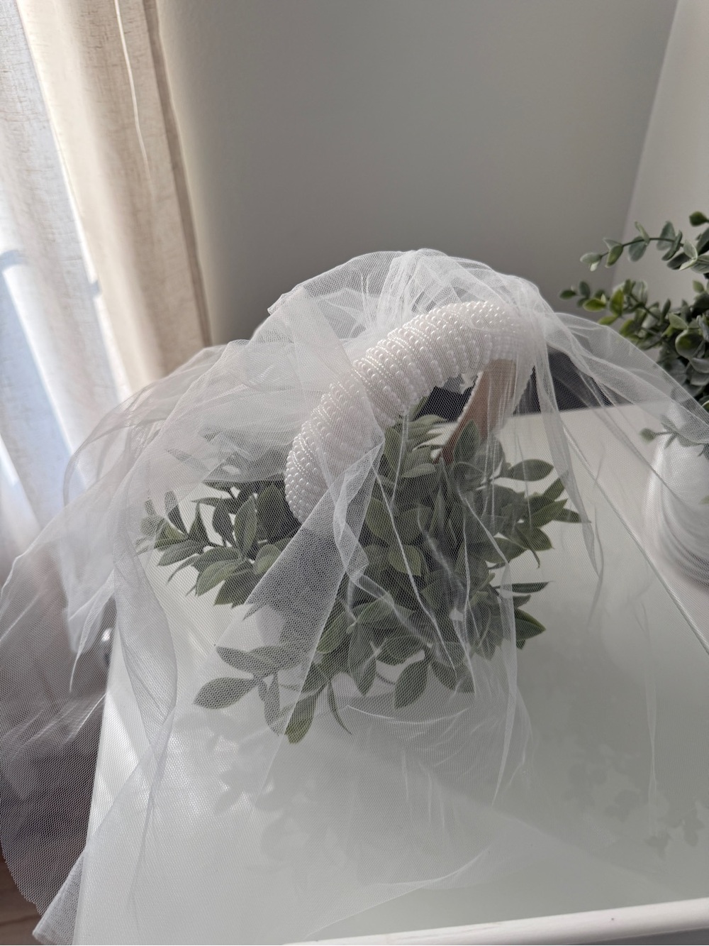 White Beaded Pearl Headband with Veil - Picture 3 of 6